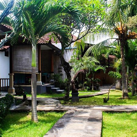 Coconut Beach Bungalows & Warung Amed Екстериор снимка