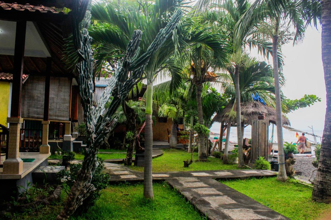 Coconut Beach Bungalows & Warung Amed Екстериор снимка
