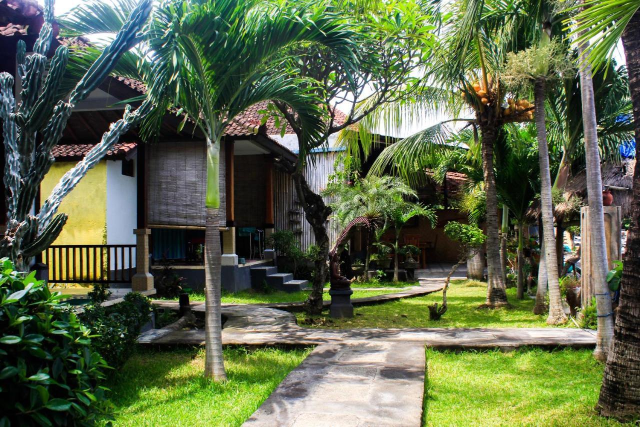 Coconut Beach Bungalows & Warung Amed Екстериор снимка
