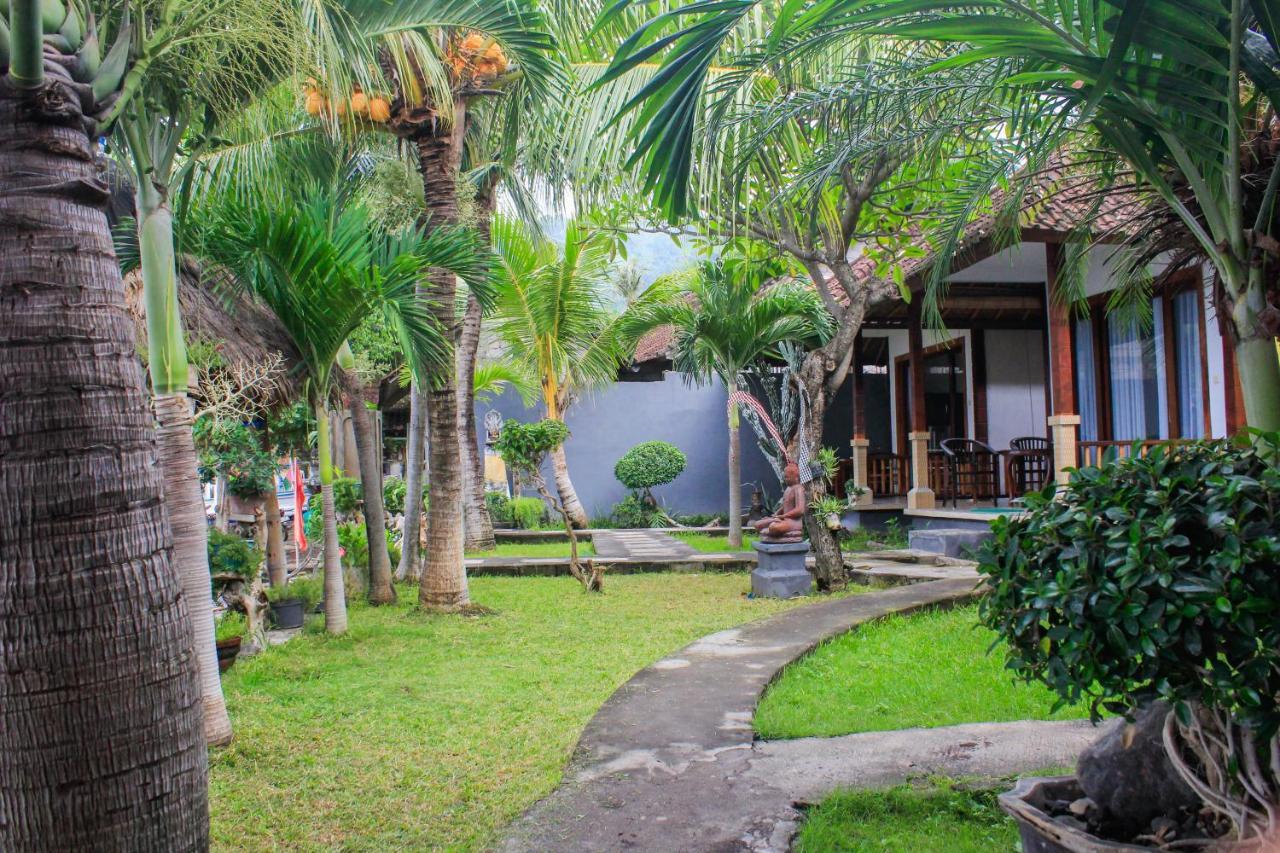Coconut Beach Bungalows & Warung Amed Екстериор снимка