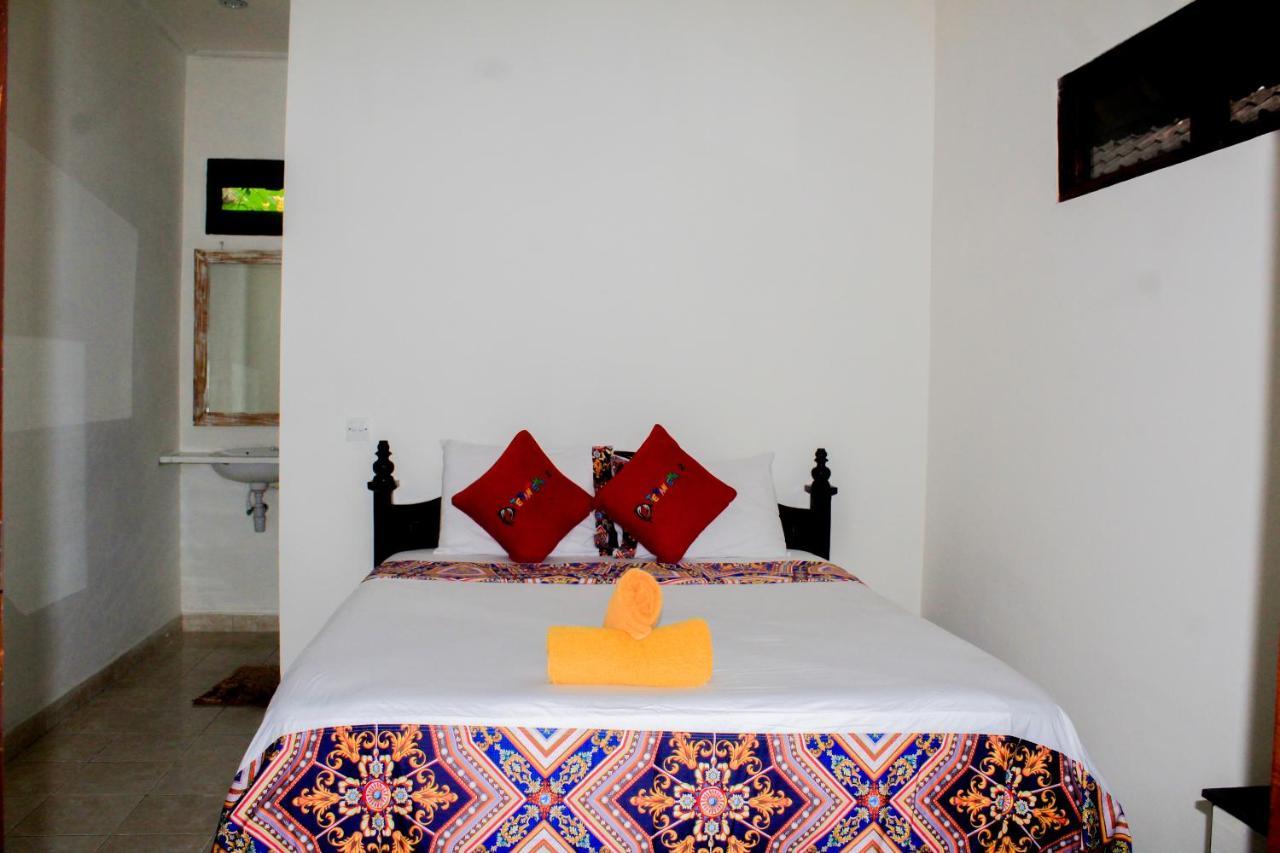 Coconut Beach Bungalows & Warung Amed Екстериор снимка