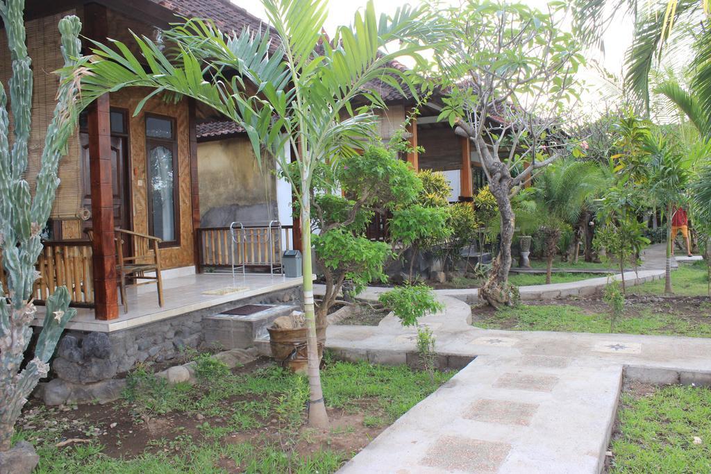 Coconut Beach Bungalows & Warung Amed Екстериор снимка