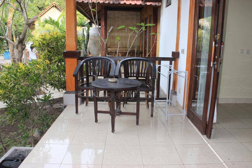 Coconut Beach Bungalows & Warung Amed Екстериор снимка